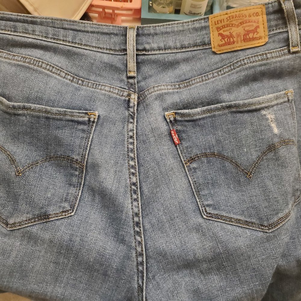 Levis
